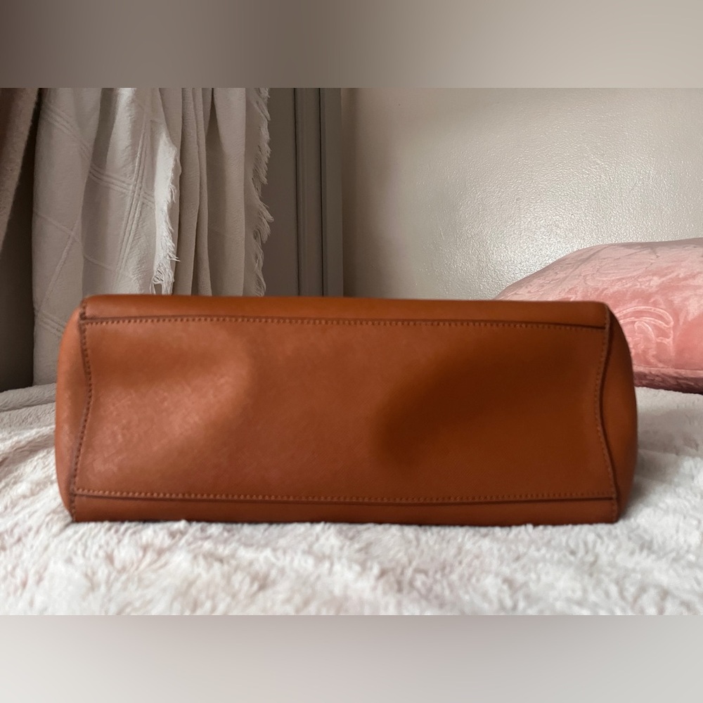 ✨Tory Burch York Tote✨ - Picture 3 of 16